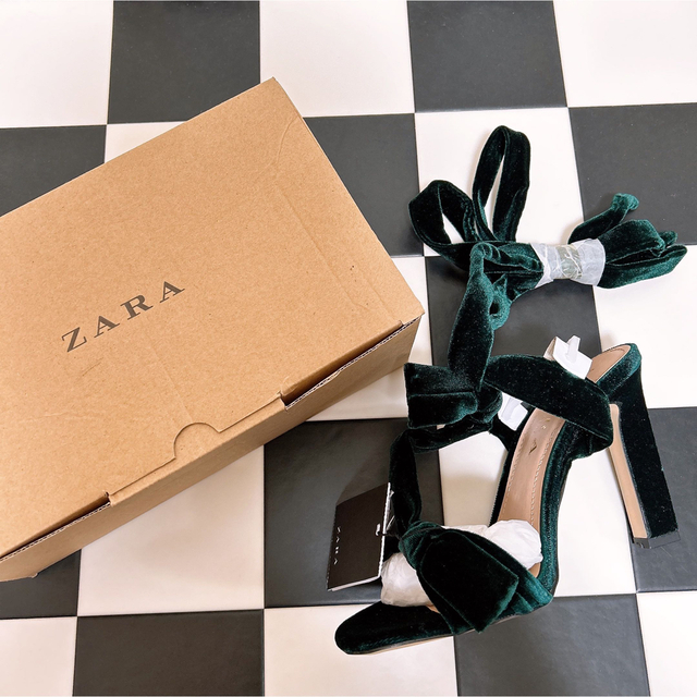 ZARA(ザラ)の新品タグ付き ZARA ベルベット　編み上げサンダル レディースの靴/シューズ(サンダル)の商品写真