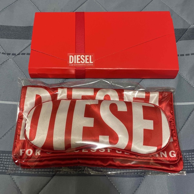 DIESEL(ディーゼル)のディーゼル　アイマスク　ポーチ　新品未使用　非売品 インテリア/住まい/日用品の日用品/生活雑貨/旅行(旅行用品)の商品写真