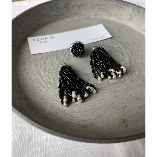 mina perhonen(ミナペルホネン)のおめかしロングブラック　ファルファーレ　おまけ付き ハンドメイドのアクセサリー(ピアス)の商品写真