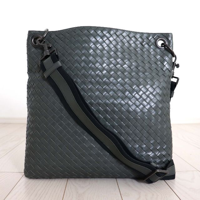 Bottega Veneta(ボッテガヴェネタ)の専用出品です。⭐︎ボッテガヴェネタ イントレチャート レザー メンズのバッグ(ショルダーバッグ)の商品写真