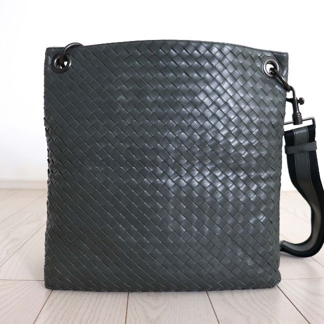 Bottega Veneta(ボッテガヴェネタ)の専用出品です。⭐︎ボッテガヴェネタ イントレチャート レザー メンズのバッグ(ショルダーバッグ)の商品写真