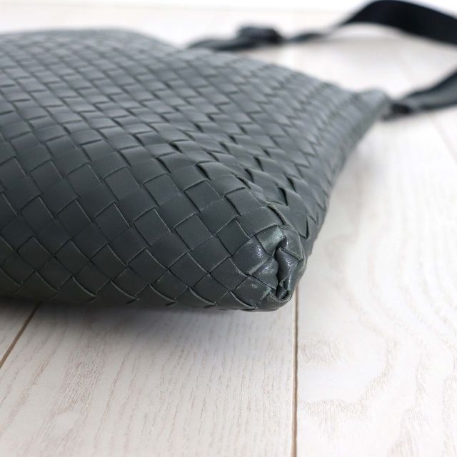 Bottega Veneta(ボッテガヴェネタ)の専用出品です。⭐︎ボッテガヴェネタ イントレチャート レザー メンズのバッグ(ショルダーバッグ)の商品写真