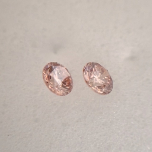 0.043/0.045ct ペア　VVS-2 FANCY ORANGY PINK