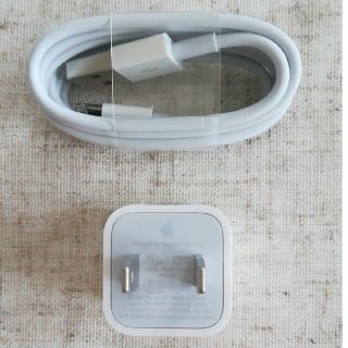 アイフォーン(iPhone)の【未使用品】iPhone　ACアダプター　純正品(バッテリー/充電器)