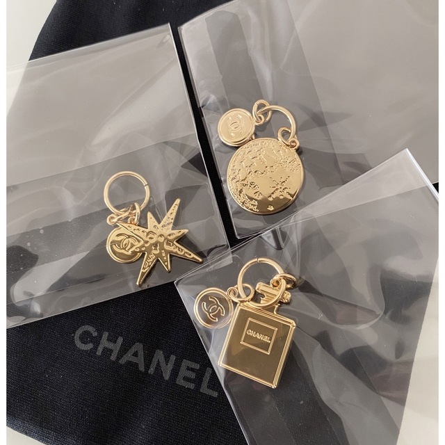 CHANEL(シャネル)のCHANEL シャネル チャーム2022ホリデー数量限定 ノベルティ レディースのアクセサリー(チャーム)の商品写真