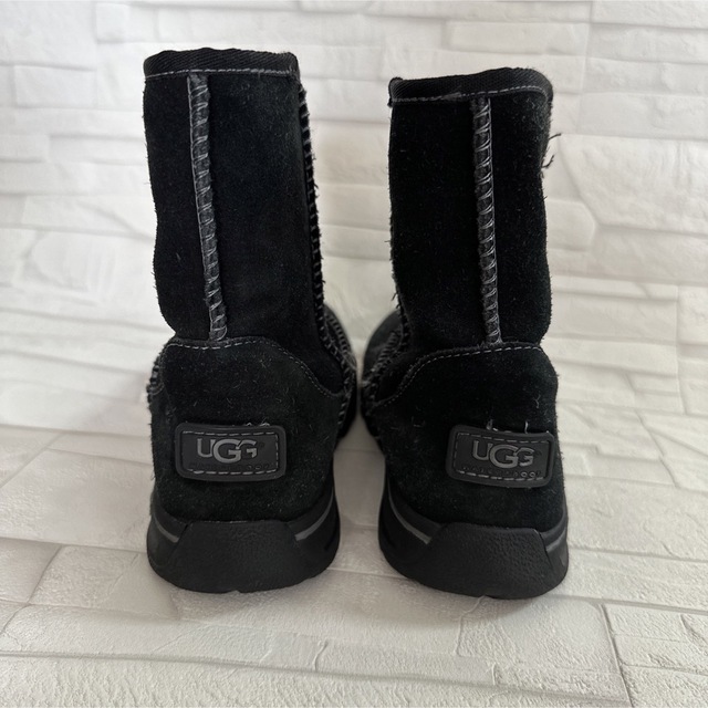 UGG(アグ)の専用レア物！UGG キッズ　ムートンブーツ　サイズ19.5cm キッズ/ベビー/マタニティのキッズ靴/シューズ(15cm~)(ブーツ)の商品写真