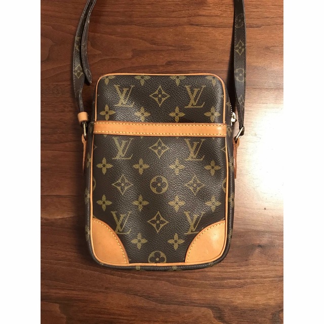 LOUIS VUITTON ダヌーブショルダーバック