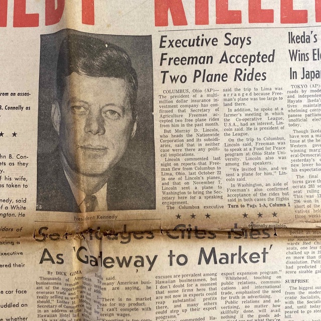 【歴史的価値】JFK ジョン・F・ケネディ大統領暗殺時の米国ハワイの新聞 エンタメ/ホビーの雑誌(ニュース/総合)の商品写真