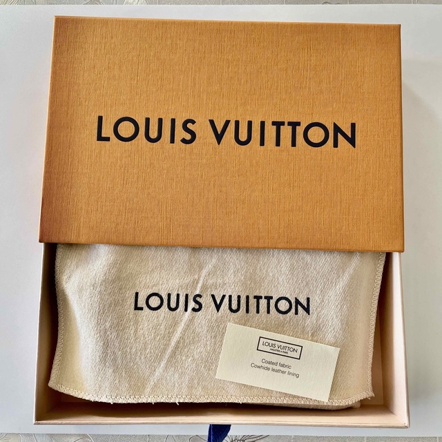 LOUIS VUITTON(ルイヴィトン)のルイヴィトン 財布 ポルトフォイユカプシーヌ メンズのファッション小物(折り財布)の商品写真