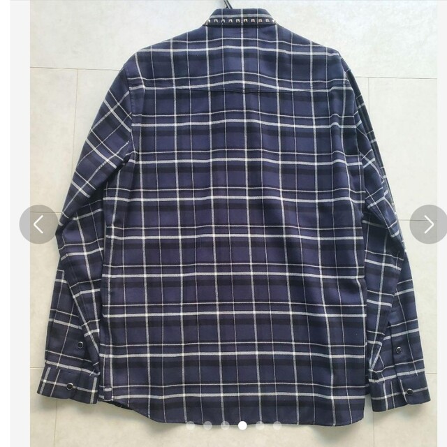 VALENTINO(ヴァレンティノ)のヴァレンチノ 紺色 チェック柄シャツ  サイズ43 メンズのトップス(シャツ)の商品写真