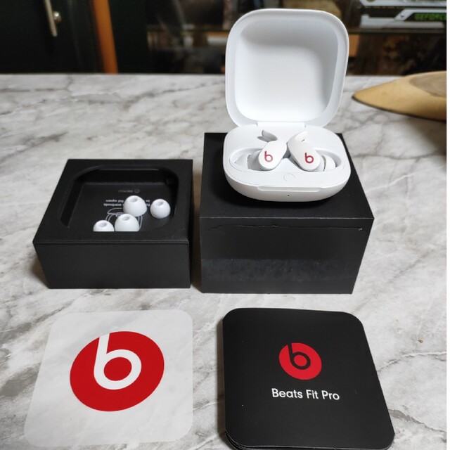 ヘッドフォン/イヤフォン Beats - beatsfit pro