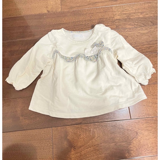 BeBe(ベベ)のべべ　リボン付きロンT 70-80 キッズ/ベビー/マタニティのベビー服(~85cm)(Ｔシャツ)の商品写真