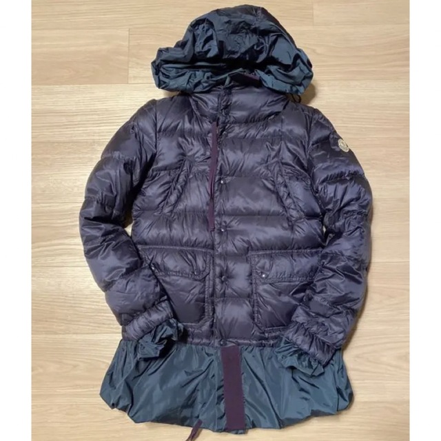 MONCLER(モンクレール)のMONCLER ショートダウンジャケット レディースのジャケット/アウター(ダウンジャケット)の商品写真