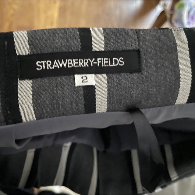 STRAWBERRY-FIELDS(ストロベリーフィールズ)のストライプスカート レディースのスカート(ひざ丈スカート)の商品写真