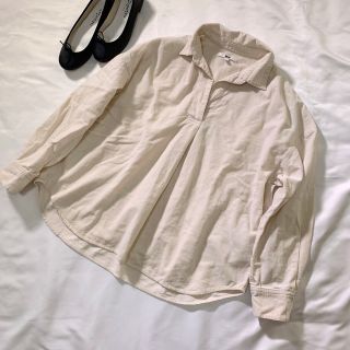 ユニクロ(UNIQLO)のユニクロ シャツ ブラウス コーデュロイ スキッパーシャツ アイボリー 秋 冬(シャツ/ブラウス(長袖/七分))