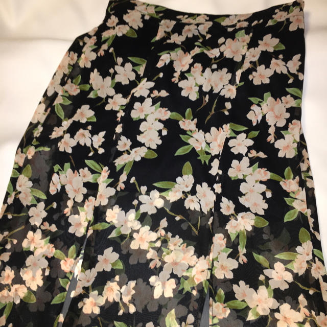FOREVER 21(フォーエバートゥエンティーワン)のforever21 花柄スカート レディースのスカート(ロングスカート)の商品写真