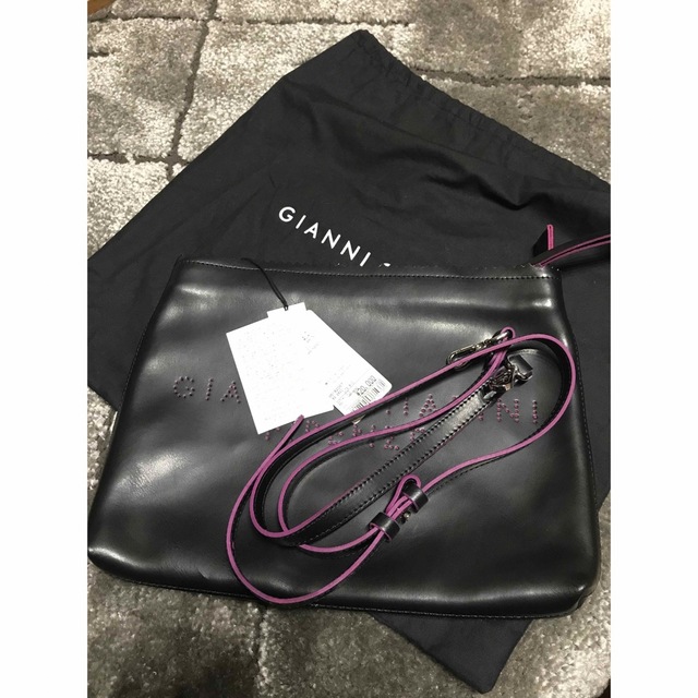 GIANNI CHIARINI(ジャンニキャリーニ)のGIANNI CHIARINI レザー ボディバッグ 未使用 レディースのバッグ(その他)の商品写真