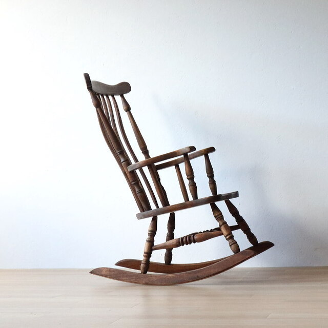 アンティーク　ロッキングチェア　無垢材　古家具　レトロ　 インテリア/住まい/日用品の椅子/チェア(ロッキングチェア)の商品写真