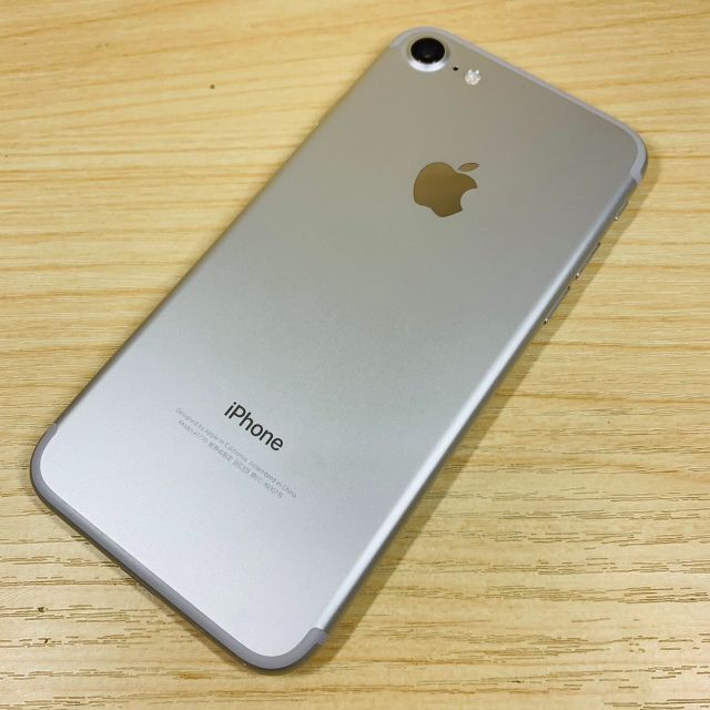 ﾊﾞｯﾃﾘｰ100％ SIMﾌﾘｰ iPhone7 32GB P84