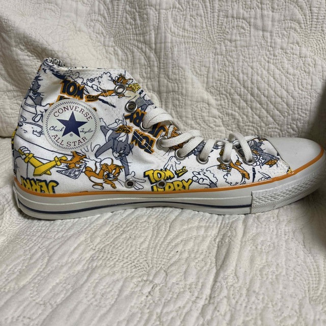 CONVERSE(コンバース)のコンバース　トムアンドジェリー　メンズサイズ９1／２ エンタメ/ホビーのおもちゃ/ぬいぐるみ(キャラクターグッズ)の商品写真