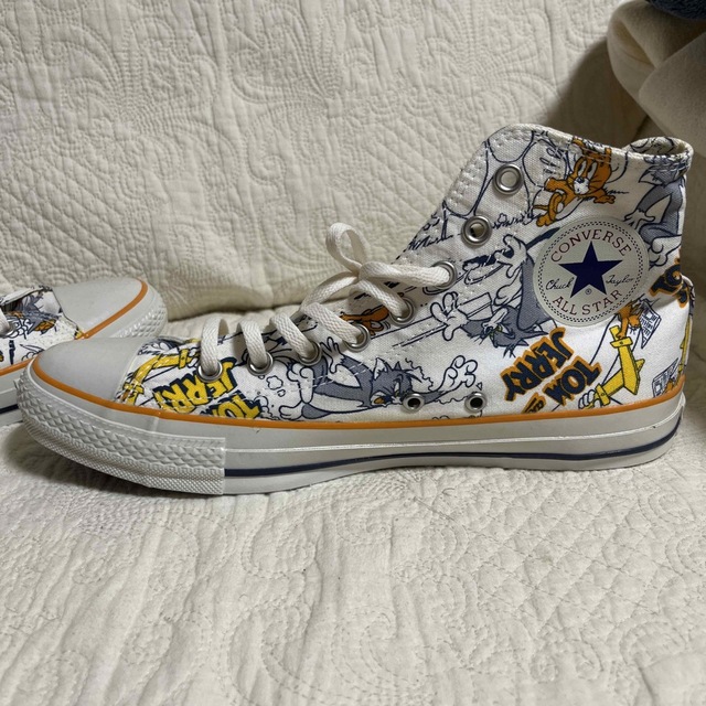 CONVERSE(コンバース)のコンバース　トムアンドジェリー　メンズサイズ９1／２ エンタメ/ホビーのおもちゃ/ぬいぐるみ(キャラクターグッズ)の商品写真