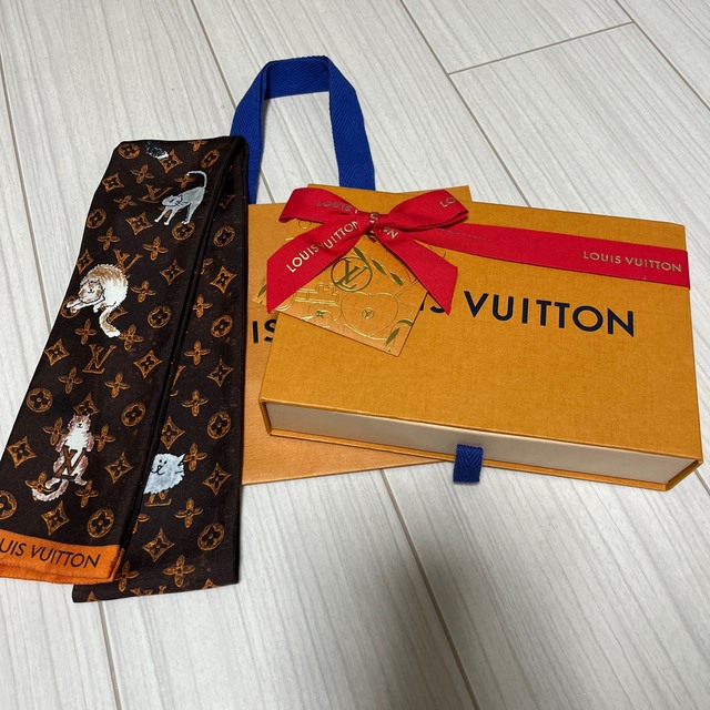 LOUIS VUITTON(ルイヴィトン)のルイヴィトン キャットグラム バンドー レディースのファッション小物(バンダナ/スカーフ)の商品写真