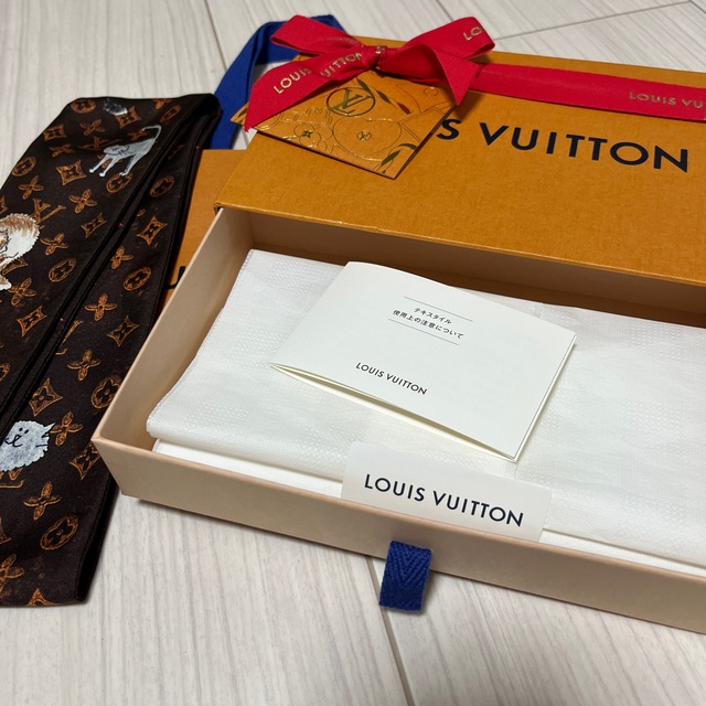 LOUIS VUITTON(ルイヴィトン)のルイヴィトン キャットグラム バンドー レディースのファッション小物(バンダナ/スカーフ)の商品写真
