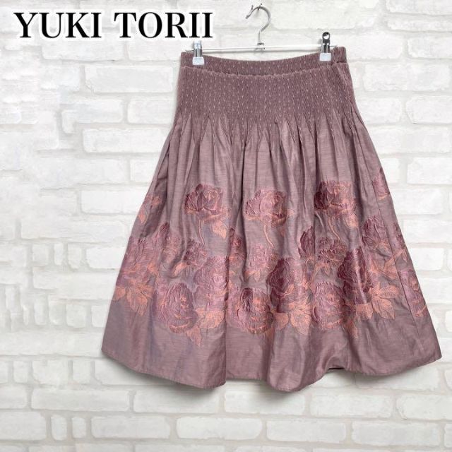 YUKI TORII INTERNATIONAL(ユキトリイインターナショナル)の近年モデル♡ユキトリイ エンブロイダリー フレアスカート 薔薇柄 パープル 40 レディースのスカート(ひざ丈スカート)の商品写真