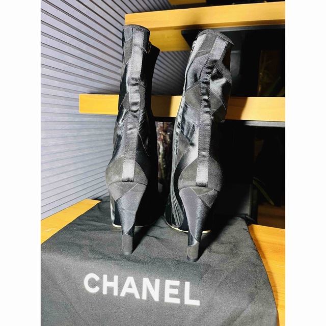 CHANEL(シャネル)の【超美品・23cm】 CHANEL パッチワーク サイドジップ ショートブーツ レディースの靴/シューズ(ブーツ)の商品写真