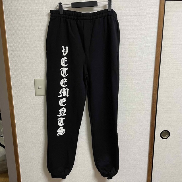 パンツvetements アナーキー　スウェットパンツ黒XLヴェトモン