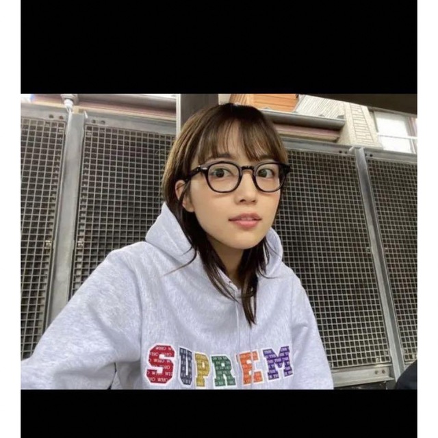 Supreme(シュプリーム)の新品XL Supreme シュプリーム スウェットパーカー グレー 川口春奈 メンズのトップス(パーカー)の商品写真