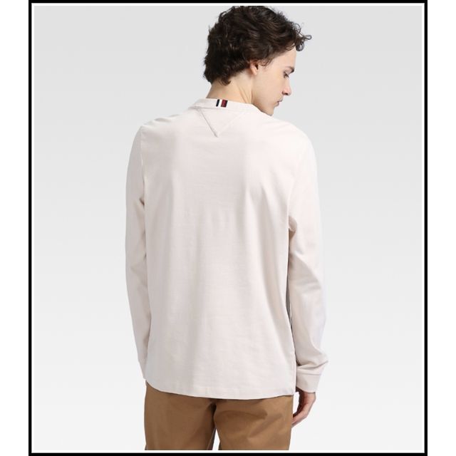 TOMMY HILFIGER(トミーヒルフィガー)のブランドロゴ 刺繍 ロングスリーブアイコンTシャツ　ベージュ Mサイズ メンズのトップス(Tシャツ/カットソー(七分/長袖))の商品写真