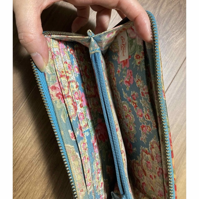 Cath Kidston(キャスキッドソン)のキャスキッドソン　長財布　花柄 レディースのファッション小物(財布)の商品写真