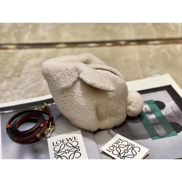 ロエベ LOEWE バニーバッグ ショルダーバッグ うさぎ ポシェット 斜め掛け