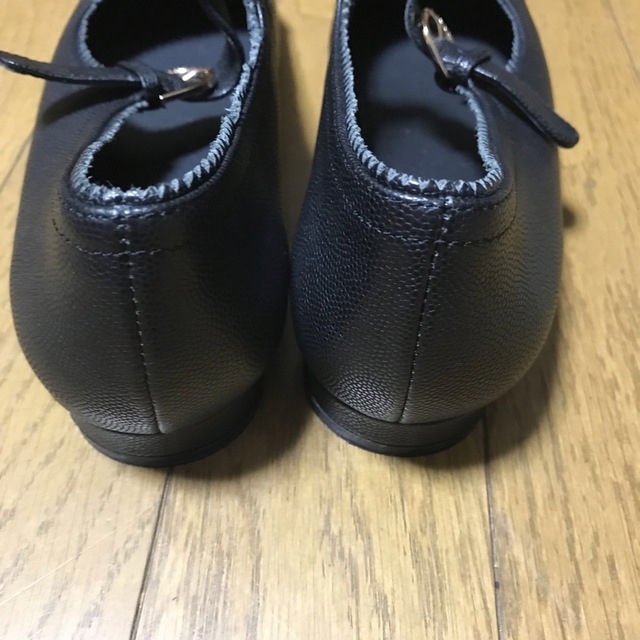 CHANEL(シャネル)の1月末迄出品 シャネル メリージェーン フラットシューズ 黒　37 未使用 レディースの靴/シューズ(バレエシューズ)の商品写真