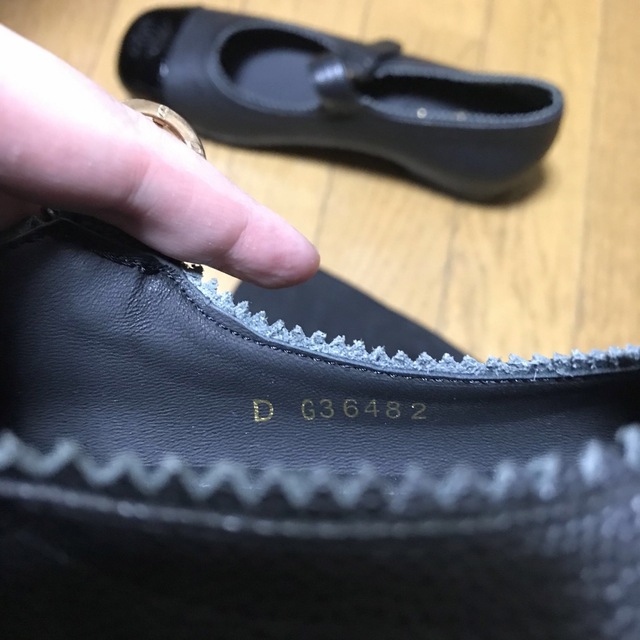 CHANEL(シャネル)の1月末迄出品 シャネル メリージェーン フラットシューズ 黒　37 未使用 レディースの靴/シューズ(バレエシューズ)の商品写真