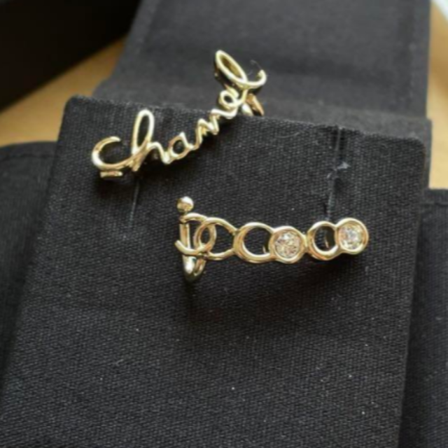 CHANEL シャネル イヤーカフ CCマーク ピアス 【訳あり】 2022 新作