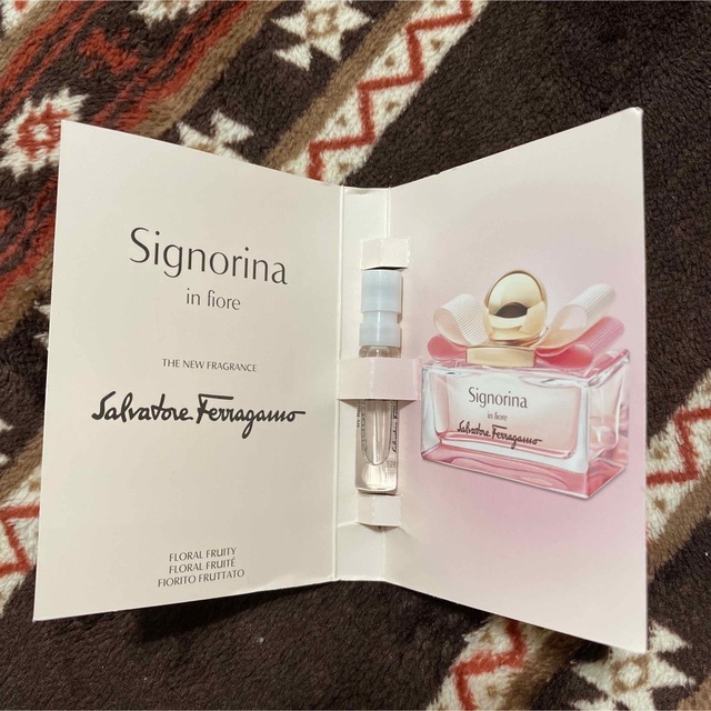 Salvatore Ferragamo(サルヴァトーレフェラガモ)のフェラガモ Signoria in fiore 1.5ml  コスメ/美容の香水(香水(女性用))の商品写真