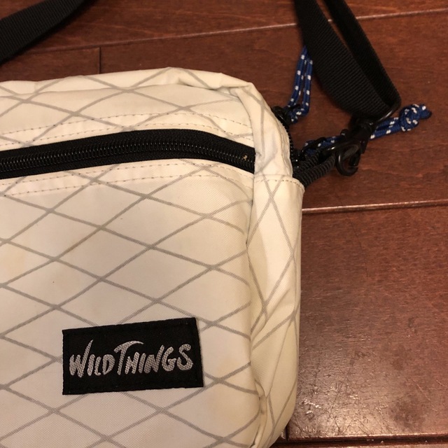 WILDTHINGS(ワイルドシングス)のWILD THINGS ショルダーバッグ　白 メンズのバッグ(ショルダーバッグ)の商品写真