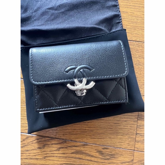 CHANEL - CHANEL プッシュロックナノウォレット黒×シルバーの通販 by 