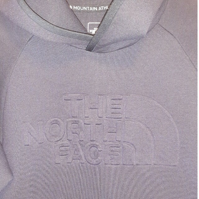 THE NORTH FACE(ザノースフェイス)のノースフェイス　パーカー　立体ロゴ　黒　Ｍsize中古 メンズのトップス(パーカー)の商品写真
