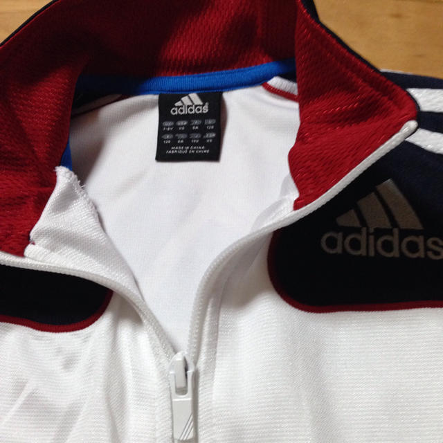 adidas(アディダス)のかたり様専用 美品 adidas 130㎝ ジャージ上 キッズ/ベビー/マタニティのキッズ服男の子用(90cm~)(その他)の商品写真