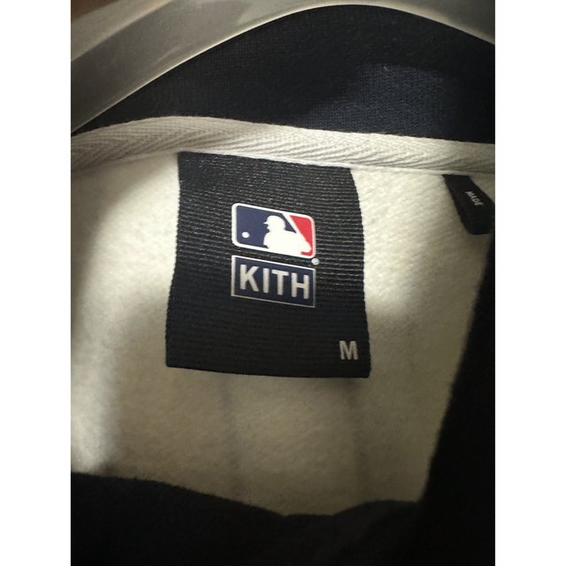 KITH(キス)のKITH キス　ヤンキース　フーディー　Mサイズ メンズのトップス(パーカー)の商品写真