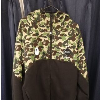 アベイシングエイプ(A BATHING APE)のape×fcrbコラボパーカー(パーカー)