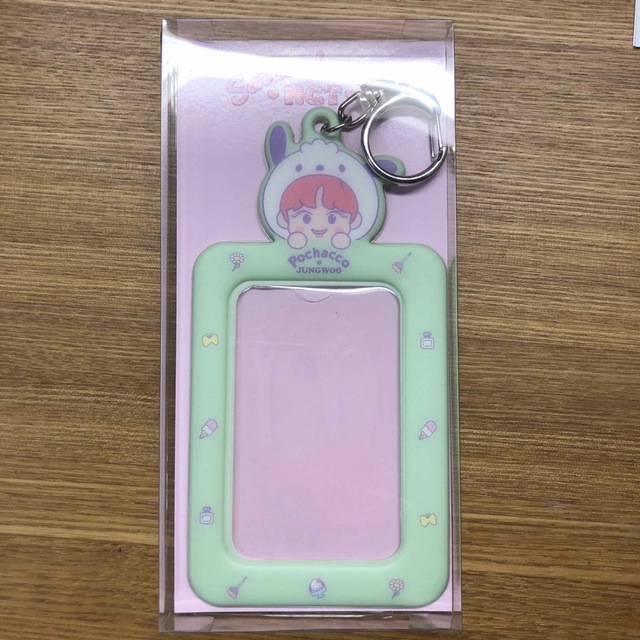 NCT サンリオ ジョンウ トレカホルダー フォトカードホルダー | フリマアプリ ラクマ