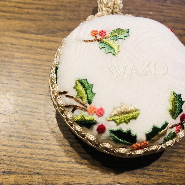 銀座和光手刺繍ハンカチ クリスマスメジャー①マカロンメジャー  ハンドメイド ハンドメイドの文具/ステーショナリー(その他)の商品写真