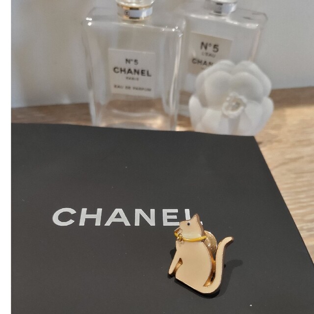 CHANEL＊白猫ブローチ | フリマアプリ ラクマ