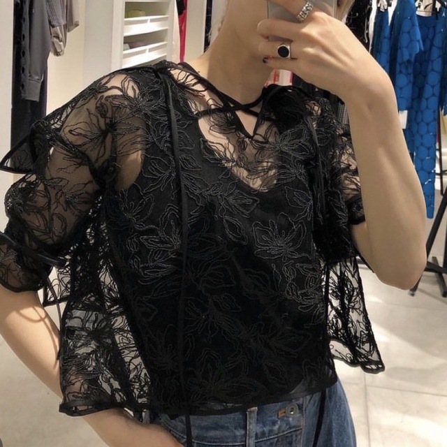 LE CIEL BLEU(ルシェルブルー)のLE CIEL BLEU Flower Embroidery Blouse レディースのトップス(シャツ/ブラウス(半袖/袖なし))の商品写真