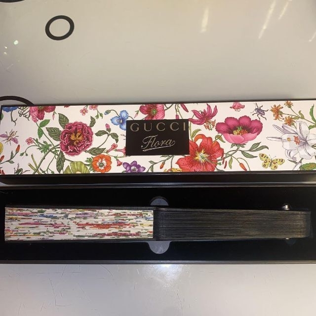 GUCCI グッチ フローラ フラワーモチーフ 扇子 terranoropacorporativa.cl