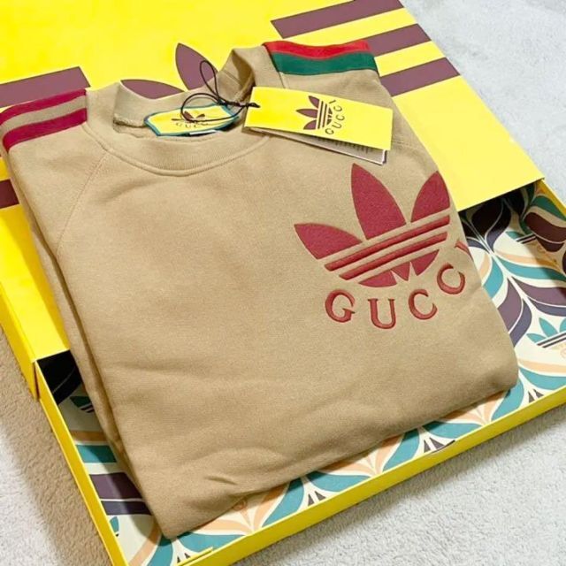 Gucci - 【新品未使用】 GUCCI × adidas トレフォイルロゴ　スウェット　S